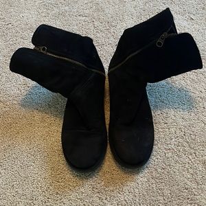 Size 9 black UGG boots